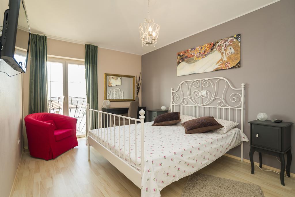 Apartments & Rooms Buoni Amici Murine الغرفة الصورة