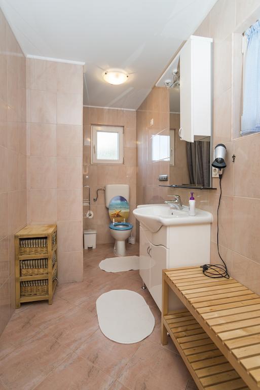 Apartments & Rooms Buoni Amici Murine الغرفة الصورة