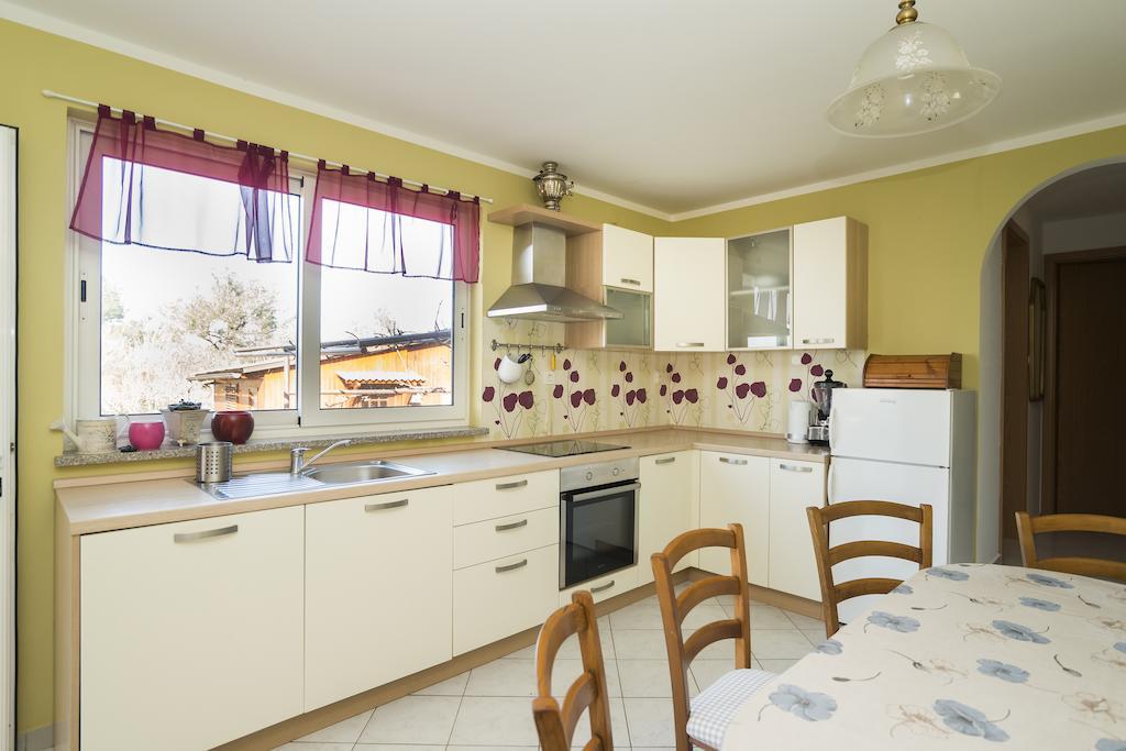 Apartments & Rooms Buoni Amici Murine الغرفة الصورة