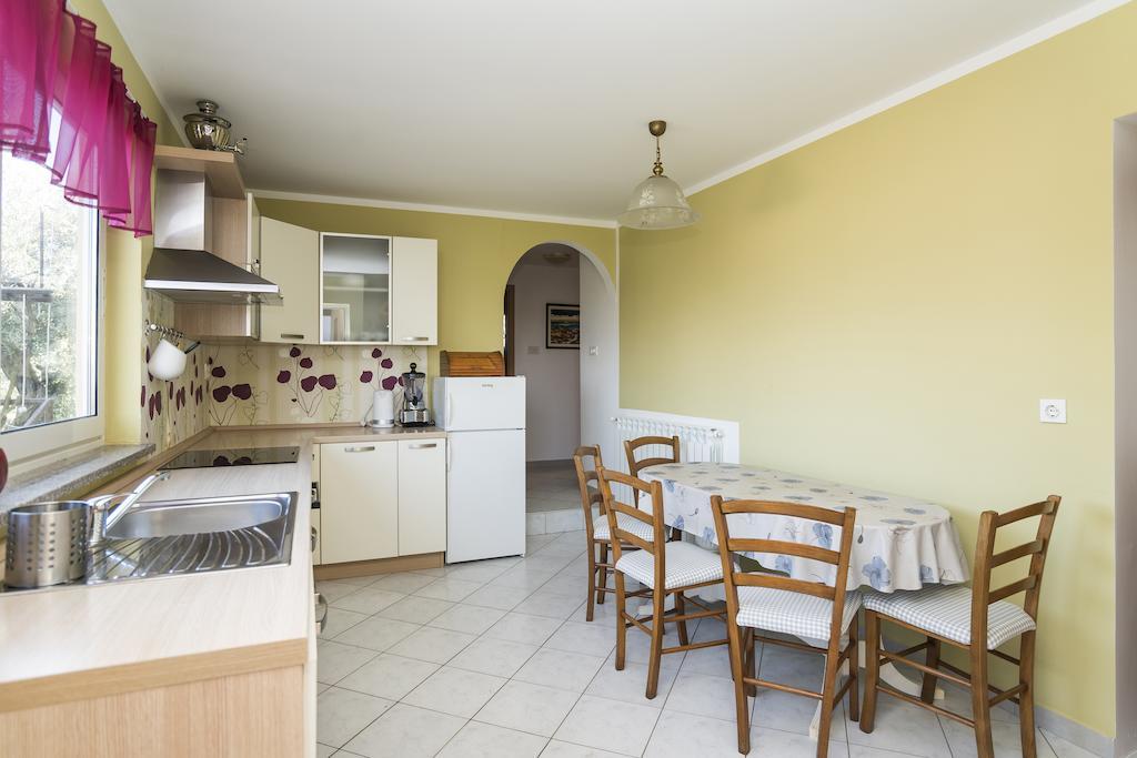 Apartments & Rooms Buoni Amici Murine الغرفة الصورة