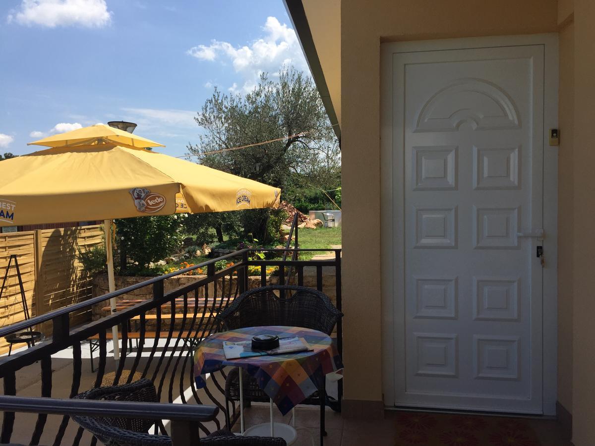 Apartments & Rooms Buoni Amici Murine المظهر الخارجي الصورة